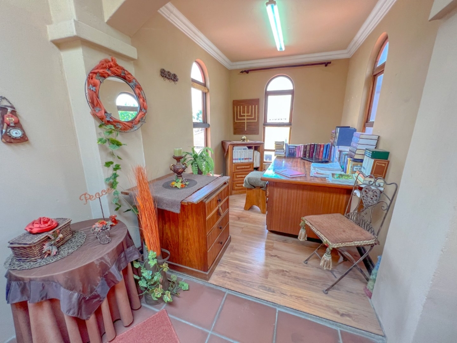 5 Bedroom Property for Sale in Maraldi Estate Free State